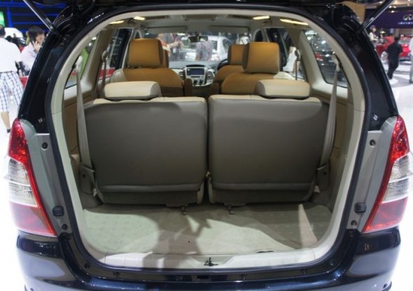 New Toyota Innova Rear Photo