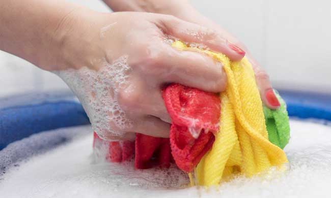 How does soap remove dirt from clothes? What Is Used To Help Water Wash Away Greasy Dirt